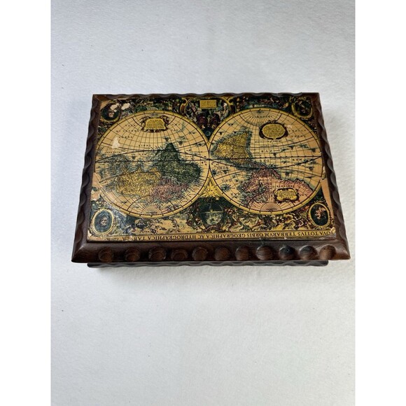 Vintage Carved Wood Box Hinged Lid Old World Map Folk Art Spain 7.75 W 1960’s - Picture 3 of 12